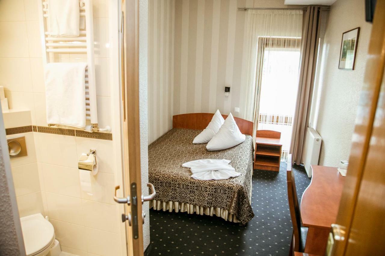 Hotel Oaza Prudnik Esterno foto